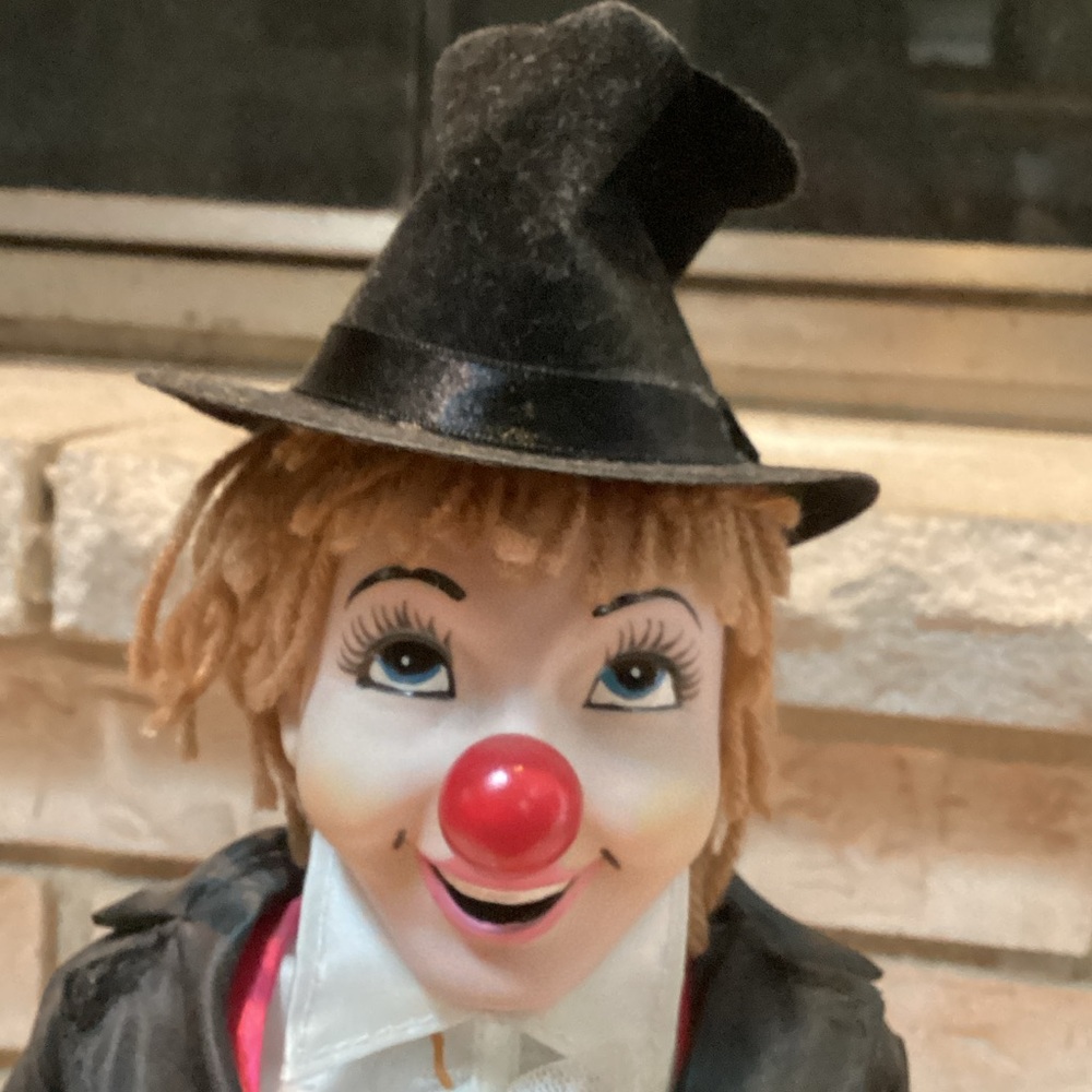 14” Dynasty doll Collection Park Ave.,Liza hobo clown, porcelain with stand